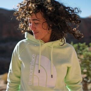 The North Face Women's Jumbo Half Dome Pullover Hoodie lime green/white size M
